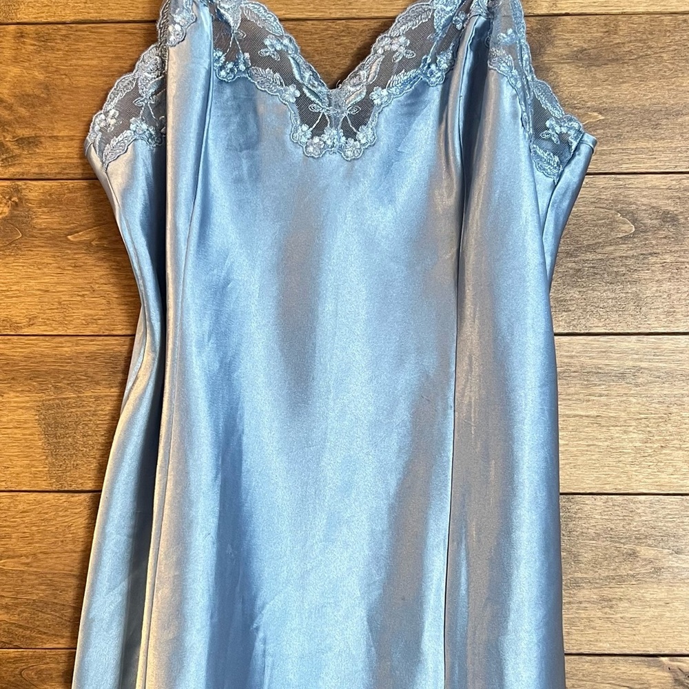 VINTAGE 90s Victoria’s Secret Silk Robe & Lace Slip Nightgown Set